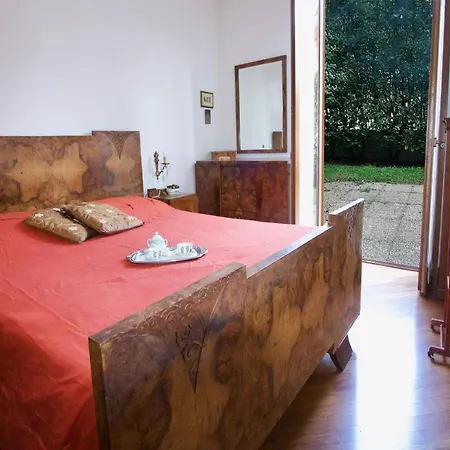 Monate Sleeps 4 Pool Air Con